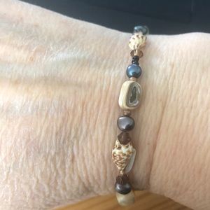 Shell and bead bracelet.